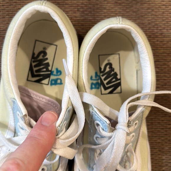 VANS Womens shoes size 9z excellent t used condition. No box - Picture 5 of 7